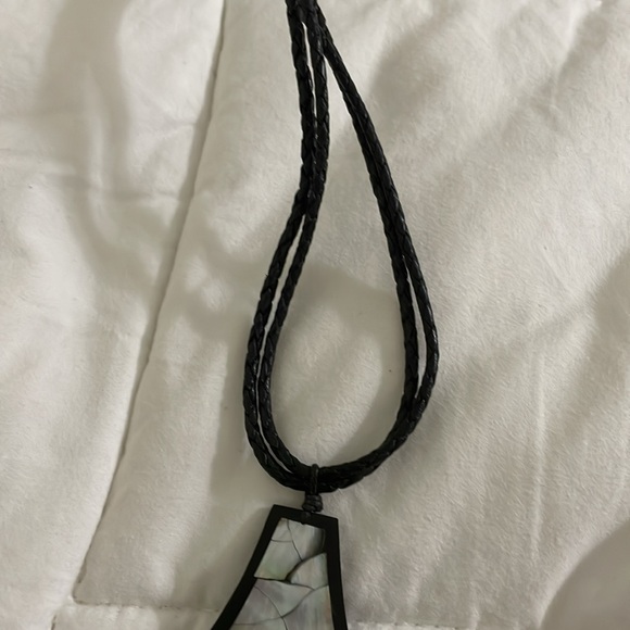 Tear Drop Cow Horn Leaf Pendant Necklace - Picture 4 of 5